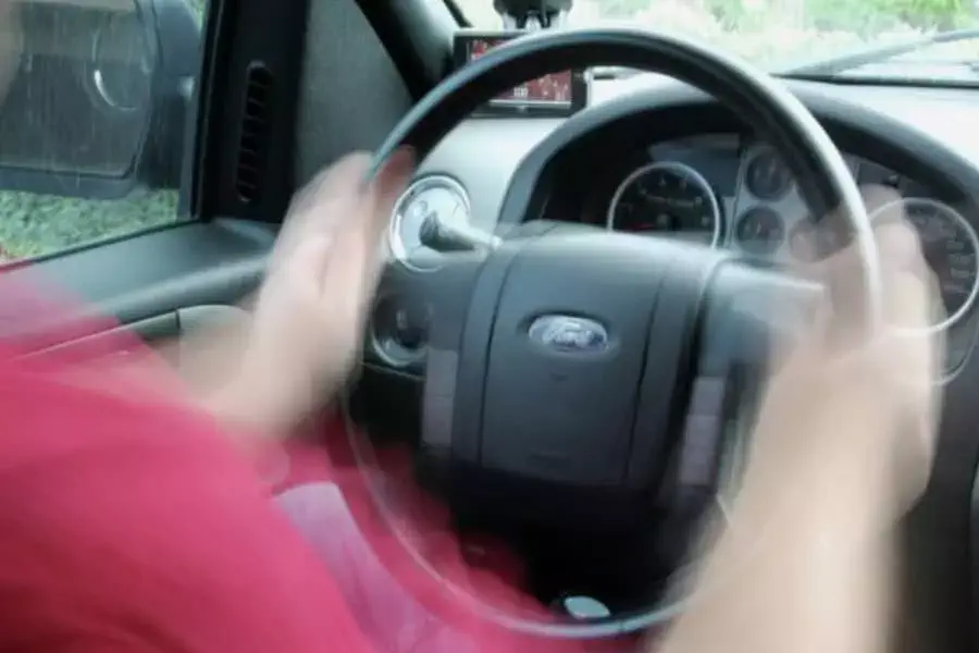 Meu carro vibra muito quando est� em ponto morto, o que pode ser?