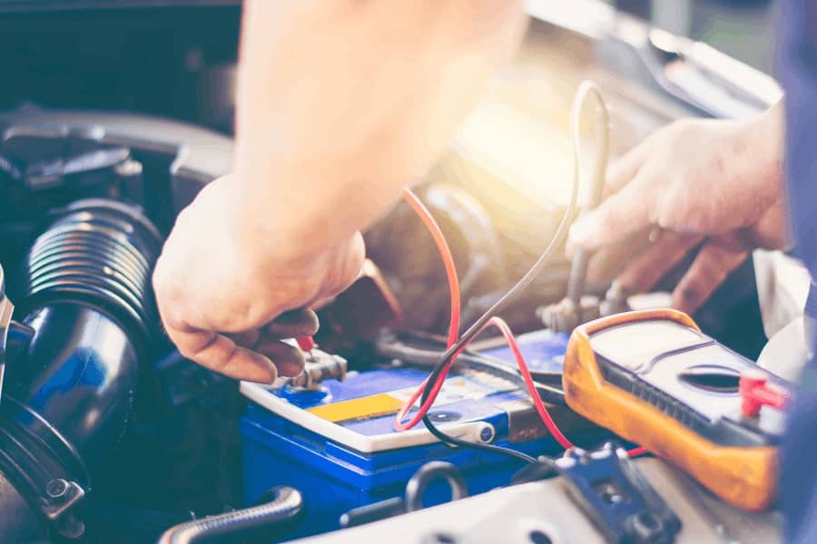 O que faço se a bateria do meu carro descarrega continuamente? Quais as causas? | Auto Center São Cristóvão | Silva Jardim - Casimiro de Abreu O que faço se a bateria do meu carro descarrega continuamente? Quais as causas? | Auto Center São Cristóvão | Silva Jardim - Casimiro de Abreu
